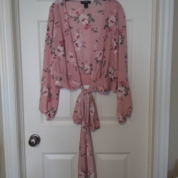 Pink top from sirens. Beautiful for the summer. - Picture 4 of 4